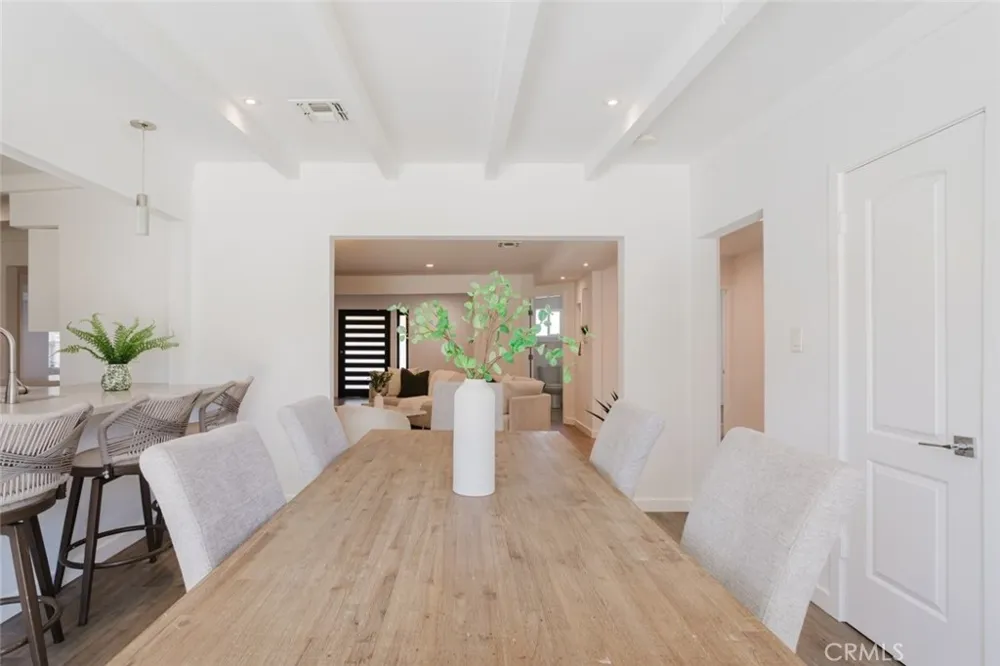8547 Louise Avenue Sherwood Forest, CA 91325