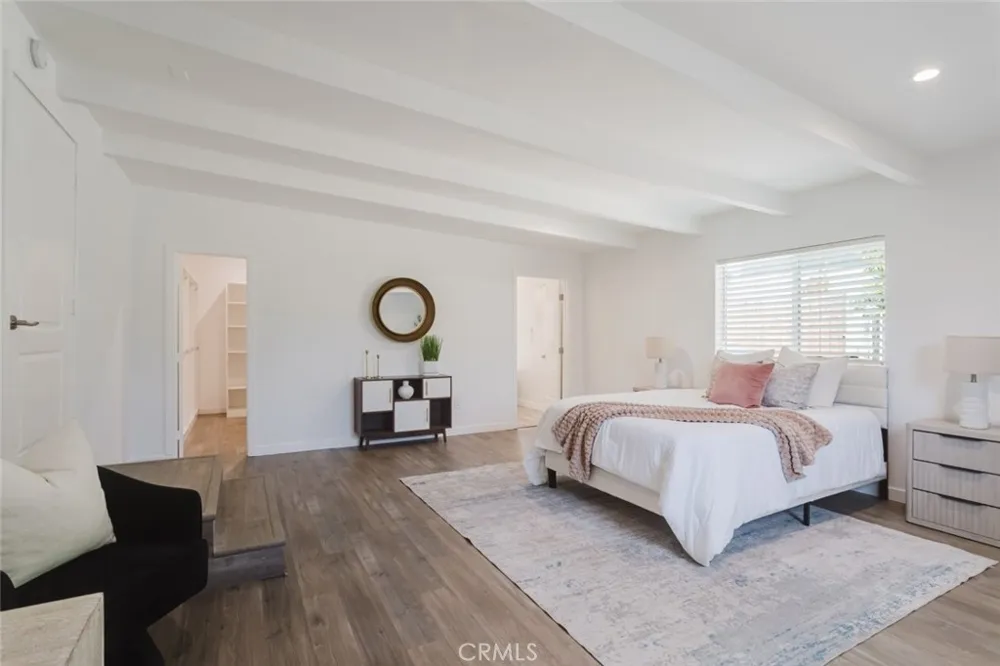 8547 Louise Avenue Sherwood Forest, CA 91325