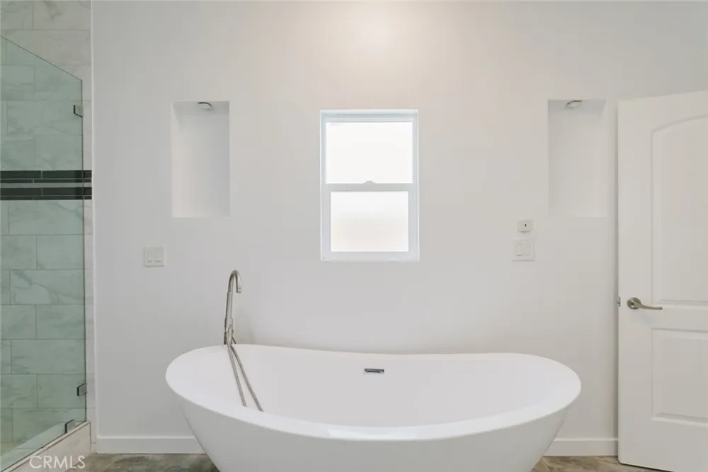 8547 Louise Avenue Sherwood Forest, CA 91325