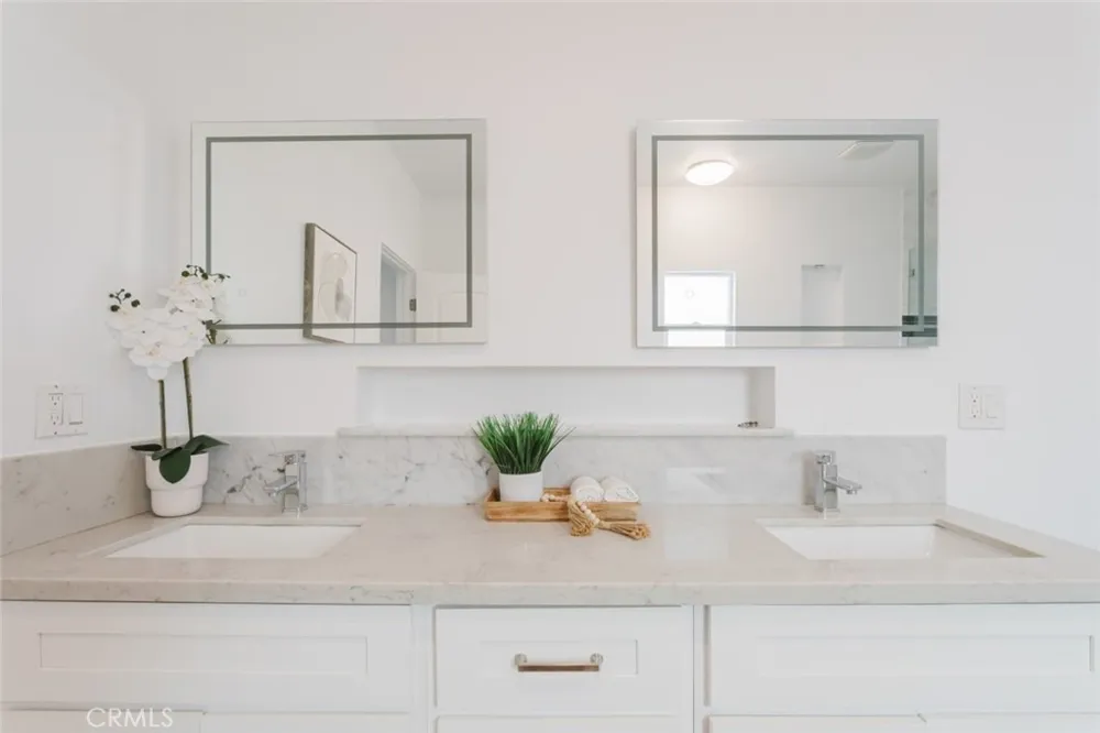8547 Louise Avenue Sherwood Forest, CA 91325