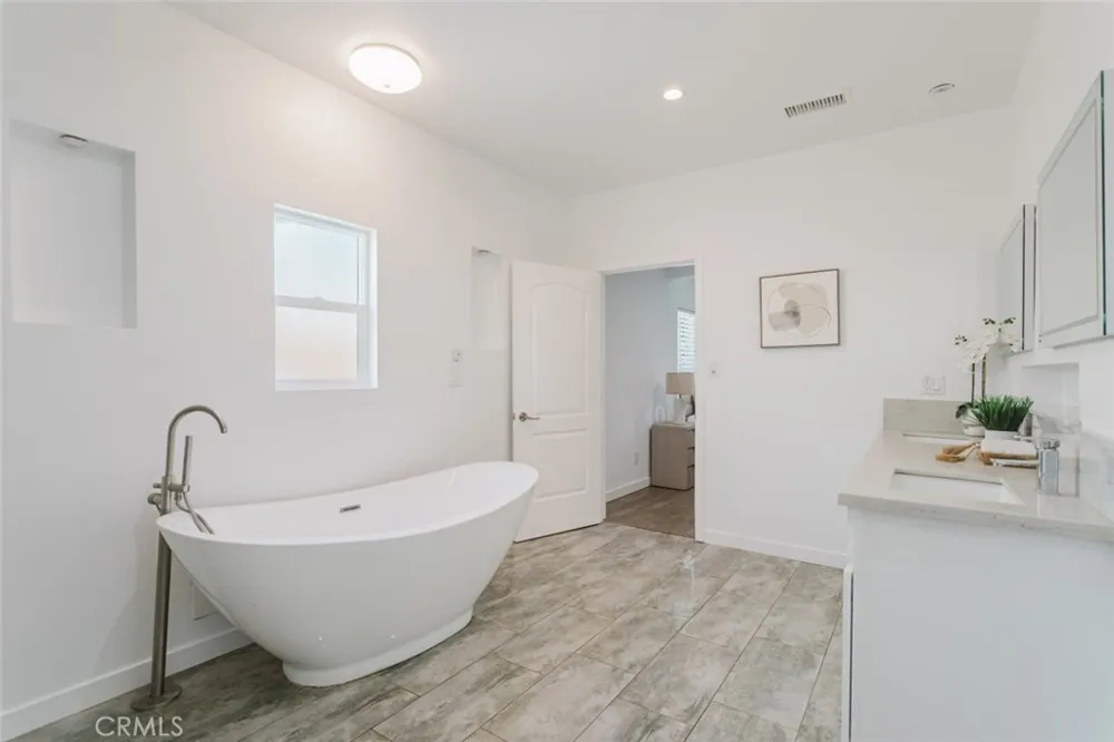 8547 Louise Avenue Sherwood Forest, CA 91325