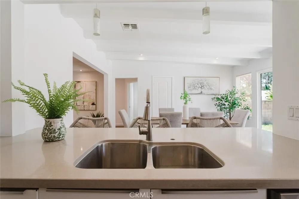 8547 Louise Avenue Sherwood Forest, CA 91325