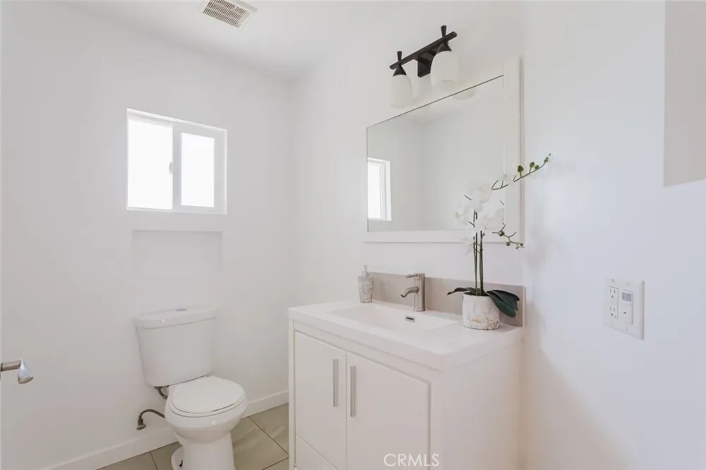 8547 Louise Avenue Sherwood Forest, CA 91325
