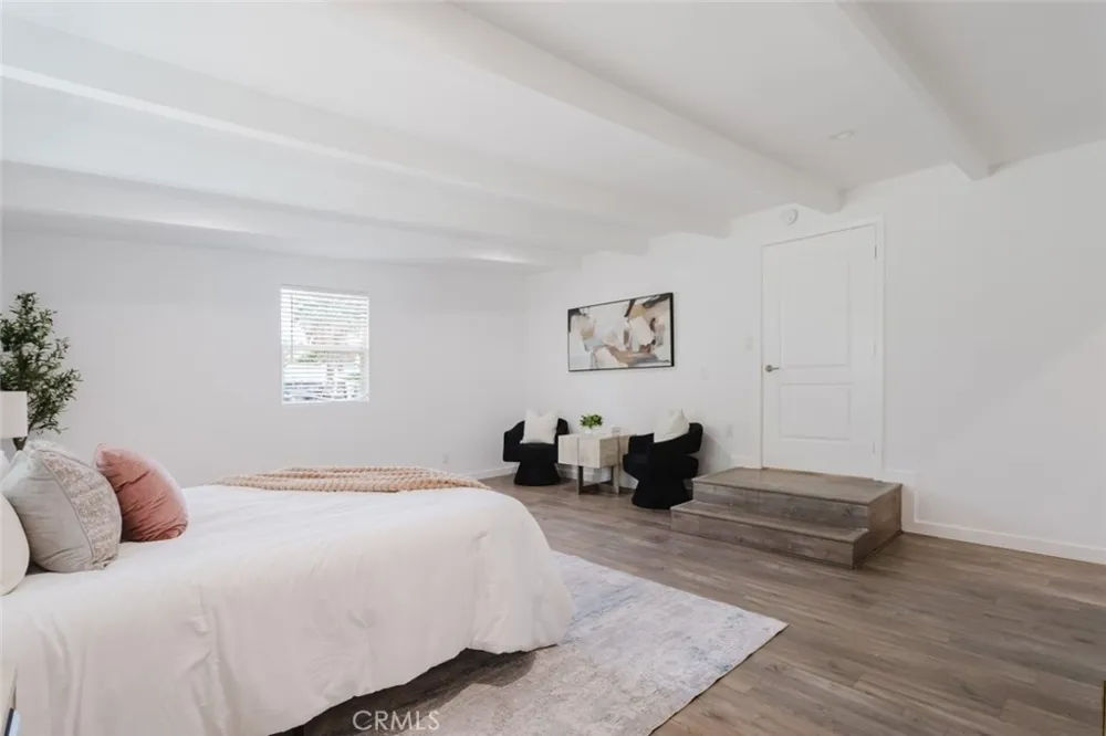 8547 Louise Avenue Sherwood Forest, CA 91325