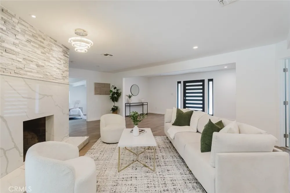 8547 Louise Avenue Sherwood Forest, CA 91325