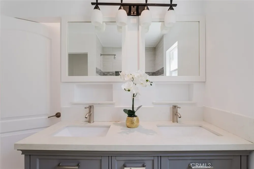 8547 Louise Avenue Sherwood Forest, CA 91325