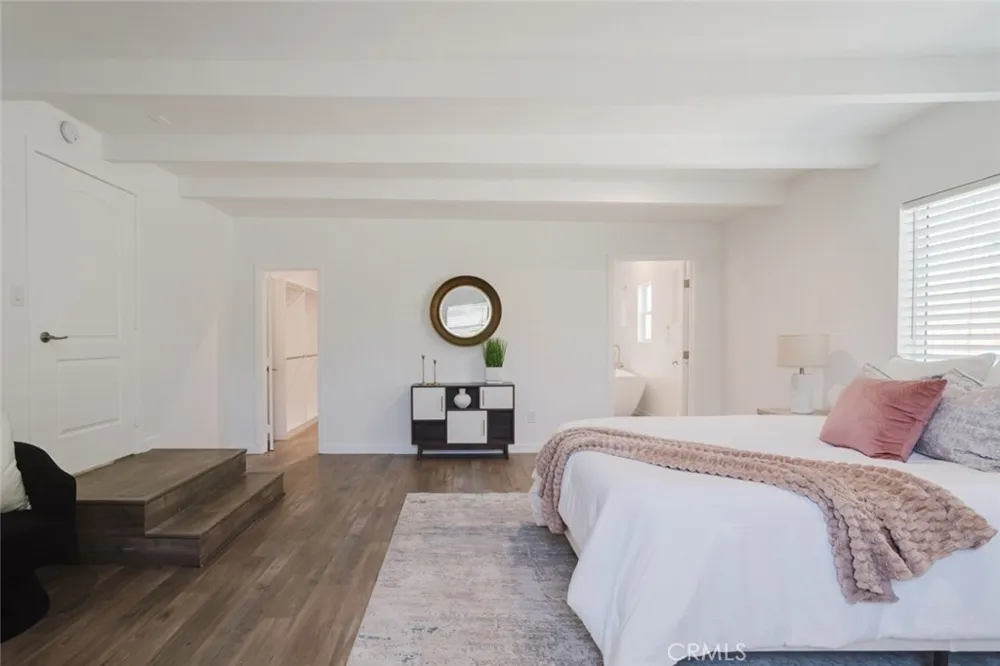 8547 Louise Avenue Sherwood Forest, CA 91325