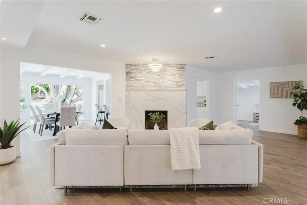 8547 Louise Avenue Sherwood Forest, CA 91325