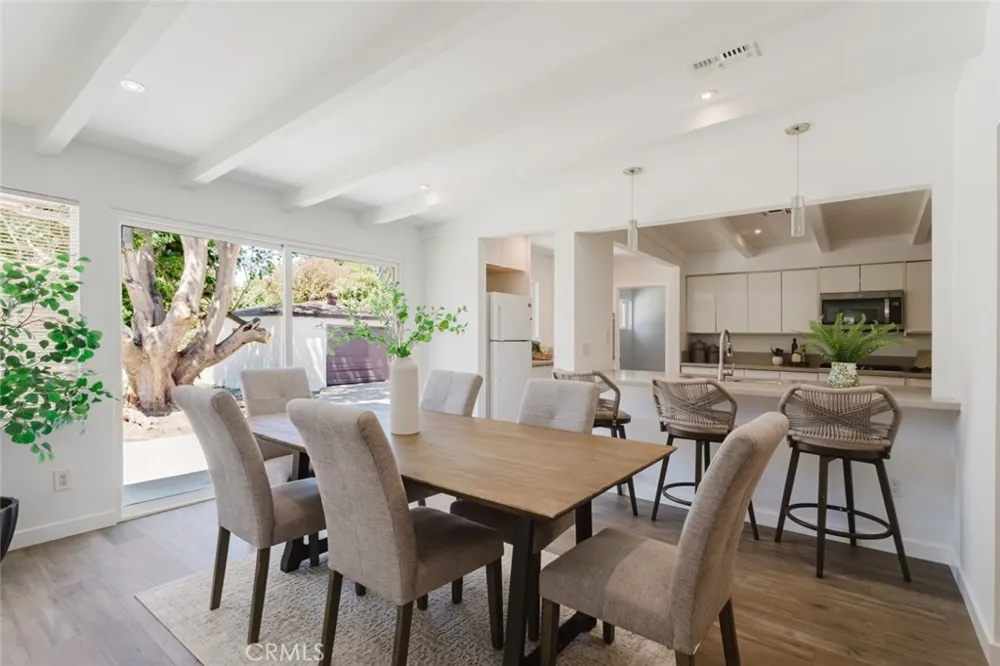 8547 Louise Avenue Sherwood Forest, CA 91325