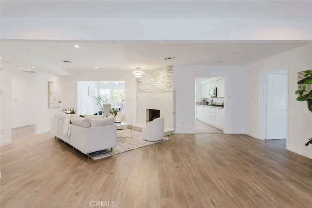 8547 Louise Avenue Sherwood Forest, CA 91325