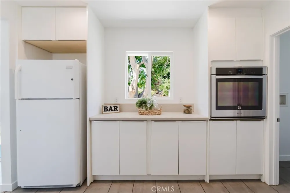 8547 Louise Avenue Sherwood Forest, CA 91325
