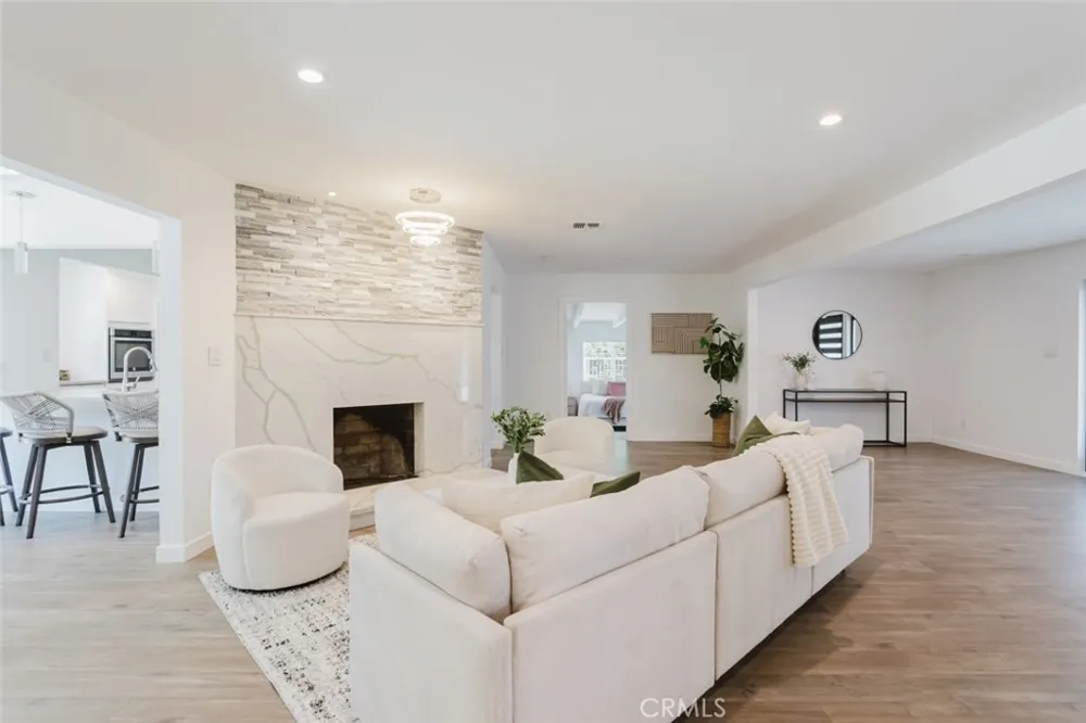 8547 Louise Avenue Sherwood Forest, CA 91325