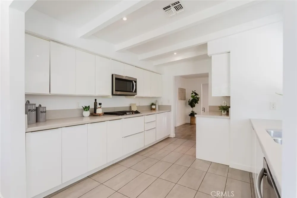 8547 Louise Avenue Sherwood Forest, CA 91325