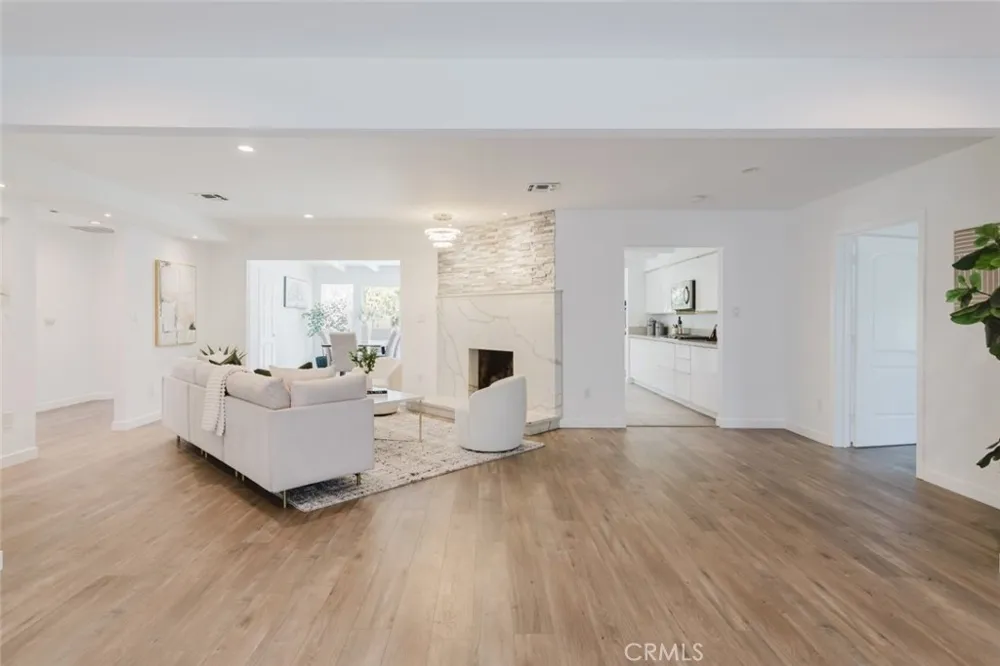 8547 Louise Avenue Sherwood Forest, CA 91325