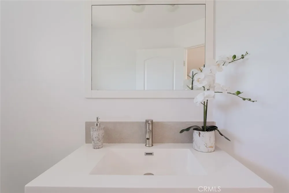 8547 Louise Avenue Sherwood Forest, CA 91325