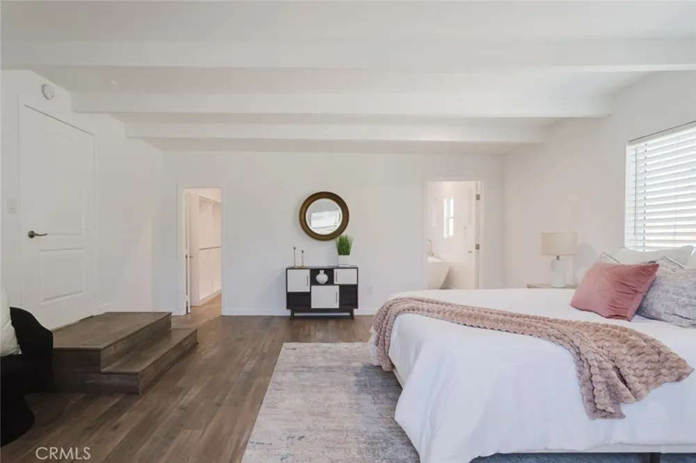8547 Louise Avenue Sherwood Forest, CA 91325