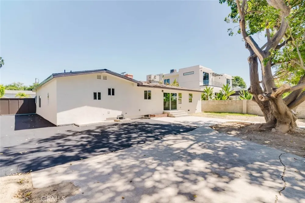 8547 Louise Avenue Sherwood Forest, CA 91325