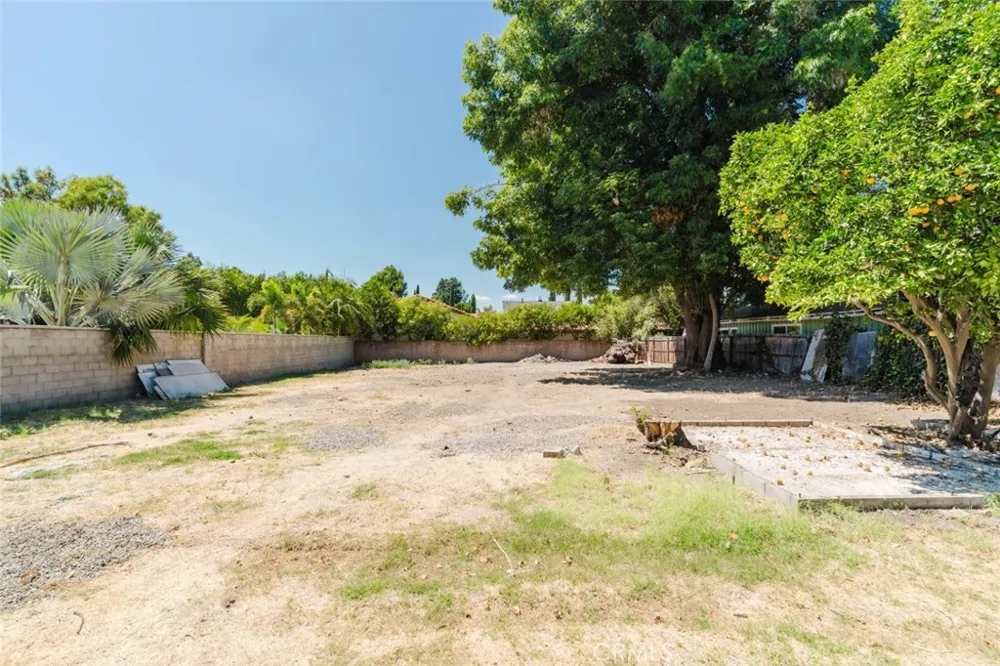 8547 Louise Avenue Sherwood Forest, CA 91325