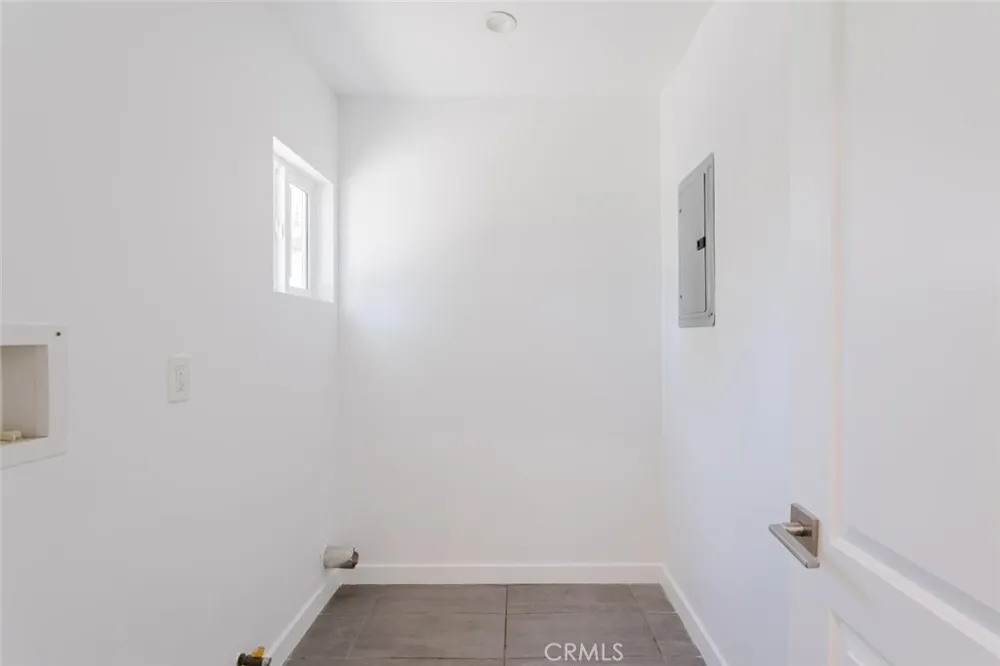 8547 Louise Avenue Sherwood Forest, CA 91325