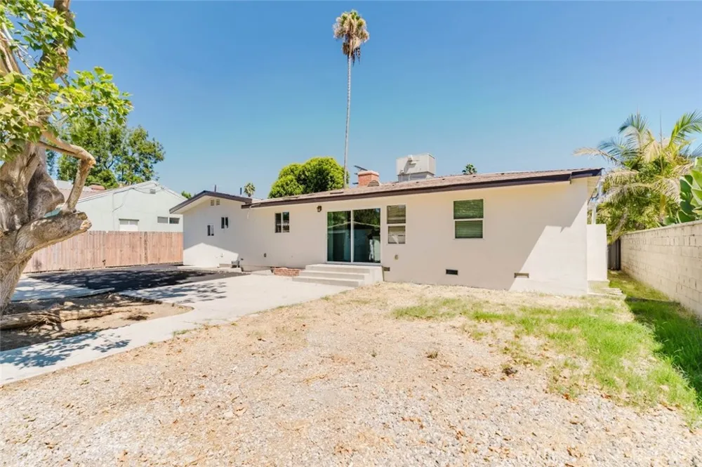 8547 Louise Avenue Sherwood Forest, CA 91325