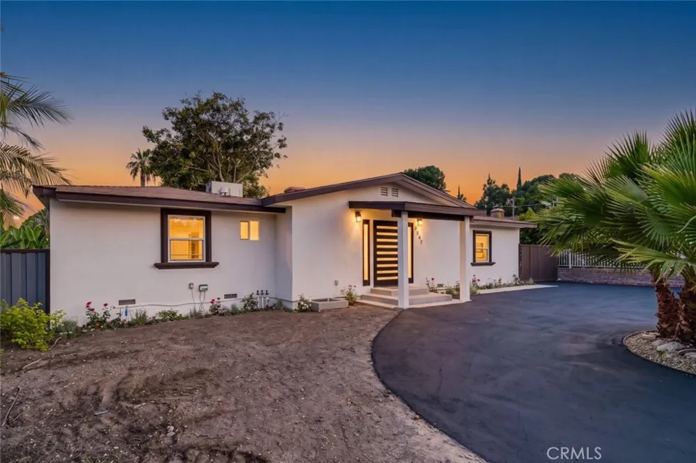 8547 Louise Avenue Sherwood Forest, CA 91325