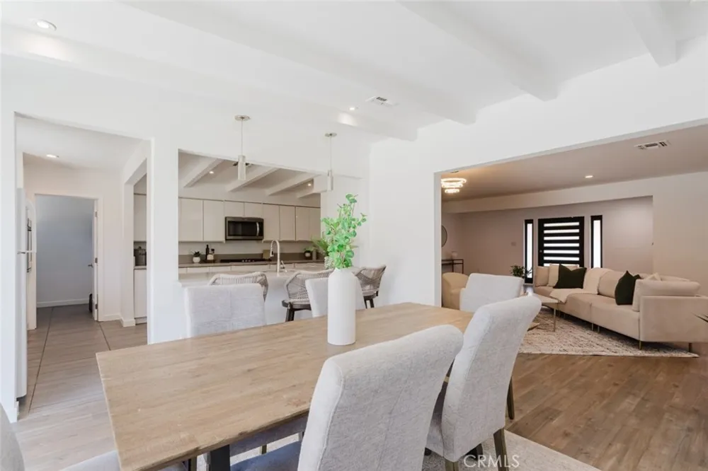 8547 Louise Avenue Sherwood Forest, CA 91325