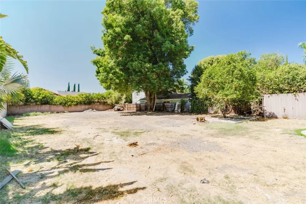 8547 Louise Avenue Sherwood Forest, CA 91325