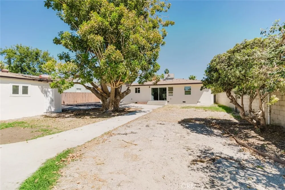 8547 Louise Avenue Sherwood Forest, CA 91325