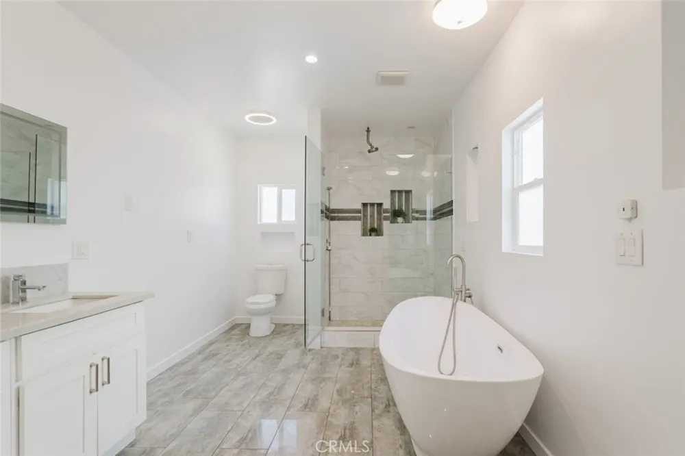 8547 Louise Avenue Sherwood Forest, CA 91325