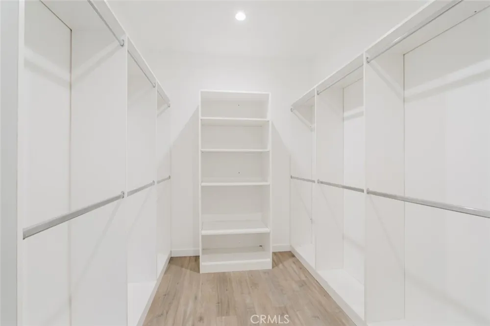 8547 Louise Avenue Sherwood Forest, CA 91325