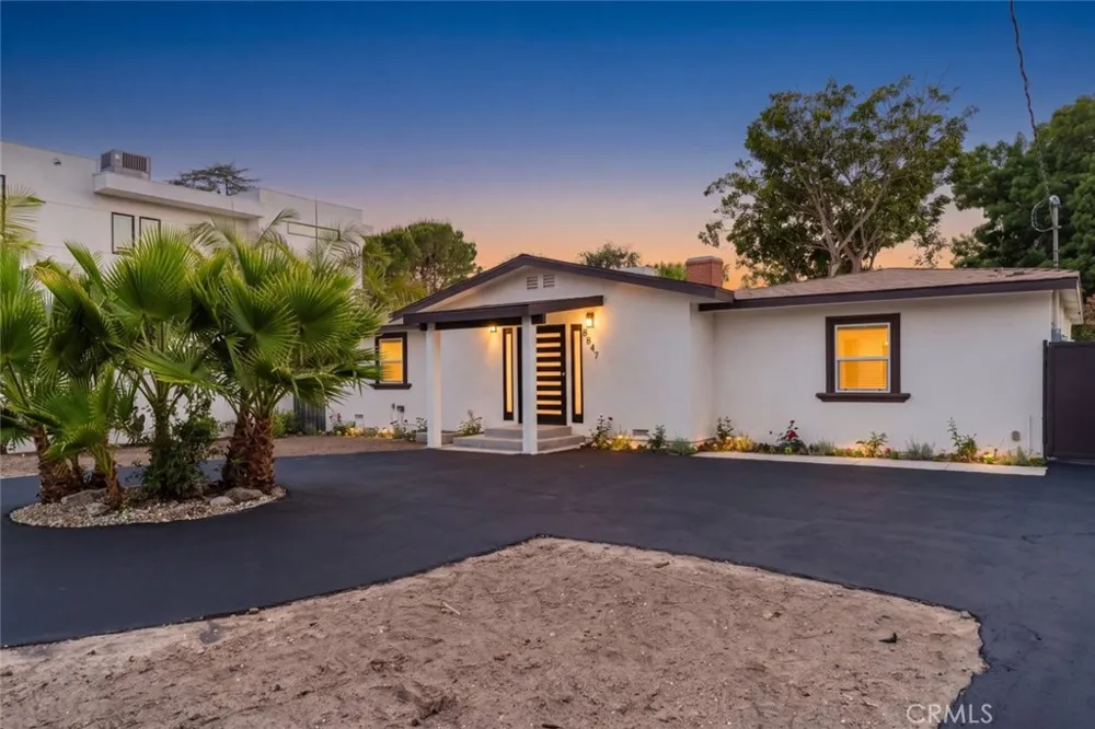 8547 Louise Avenue Sherwood Forest, CA 91325