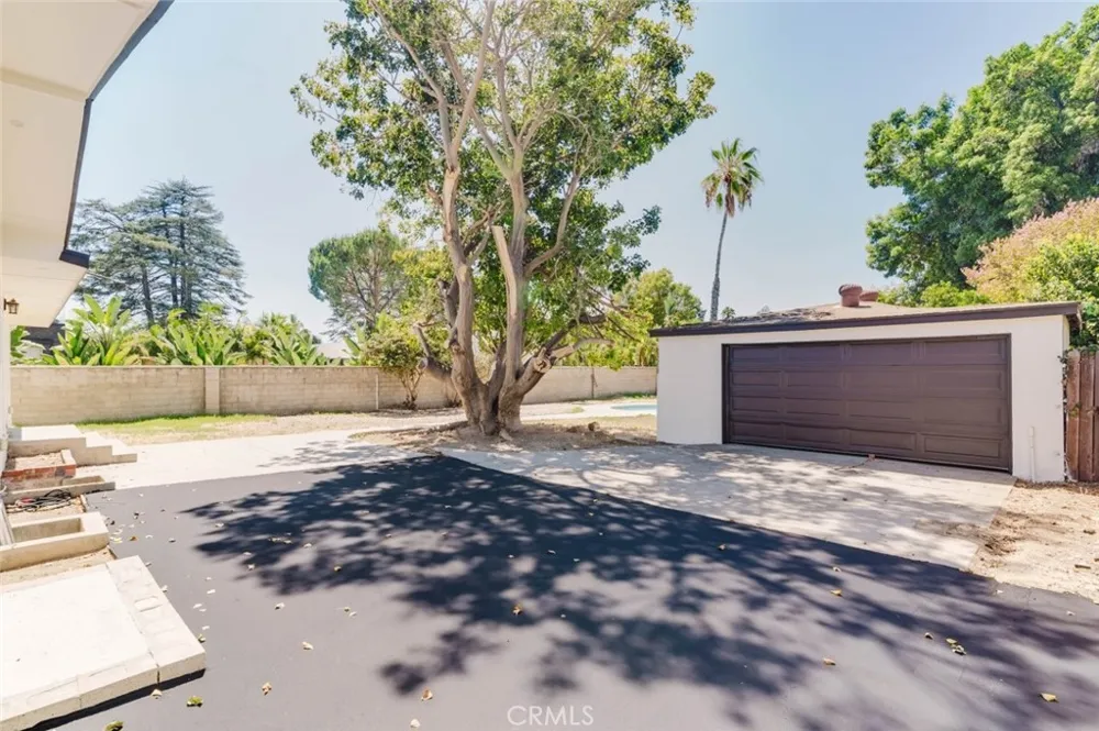 8547 Louise Avenue Sherwood Forest, CA 91325