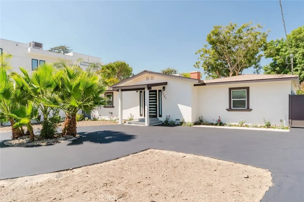 8547 Louise Avenue Sherwood Forest, CA 91325