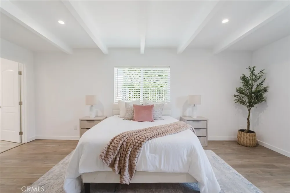 8547 Louise Avenue Sherwood Forest, CA 91325