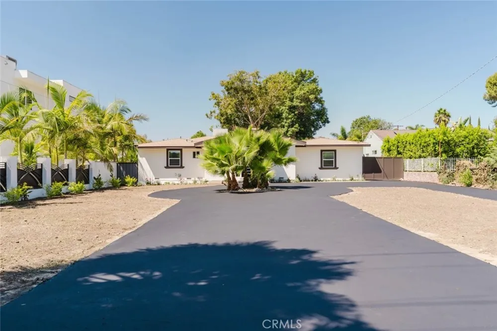 8547 Louise Avenue Sherwood Forest, CA 91325