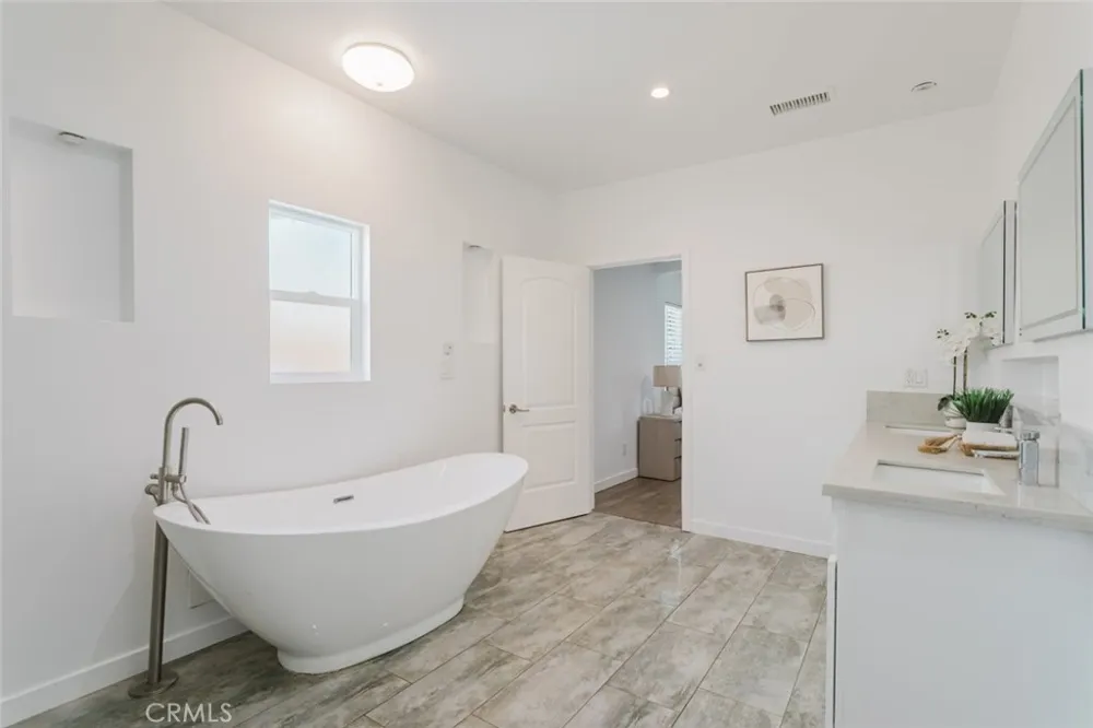 8547 Louise Avenue Sherwood Forest, CA 91325
