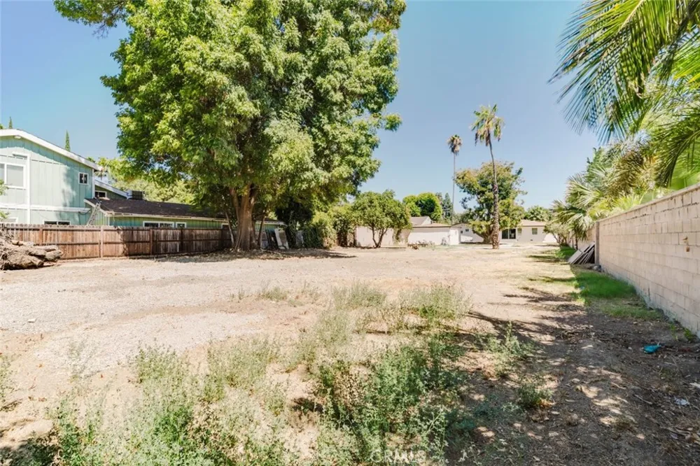 8547 Louise Avenue Sherwood Forest, CA 91325