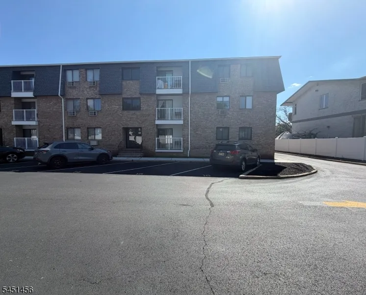 293 Main Street U-2 #2 E Unit 2 E Belleville, NJ 07109