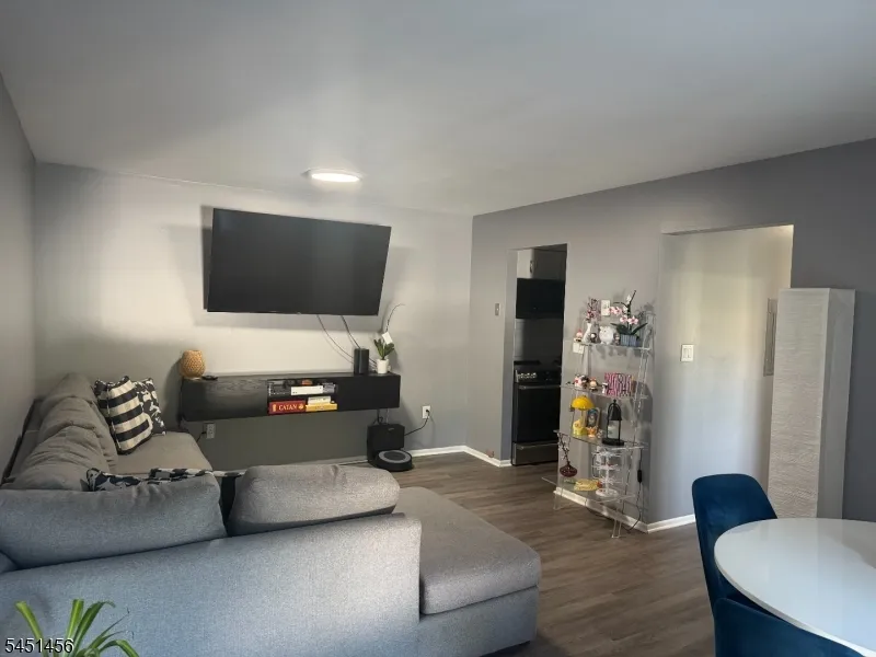 293 Main Street U-2 #2 E Unit 2 E Belleville, NJ 07109