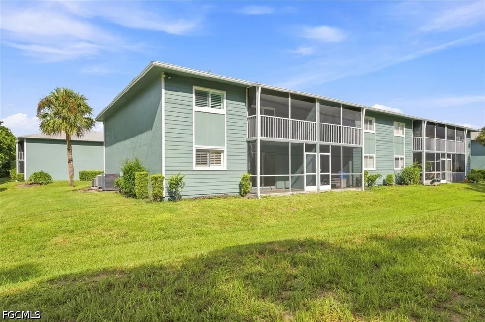 Cypress Way E #4 Naples, FL 34110
