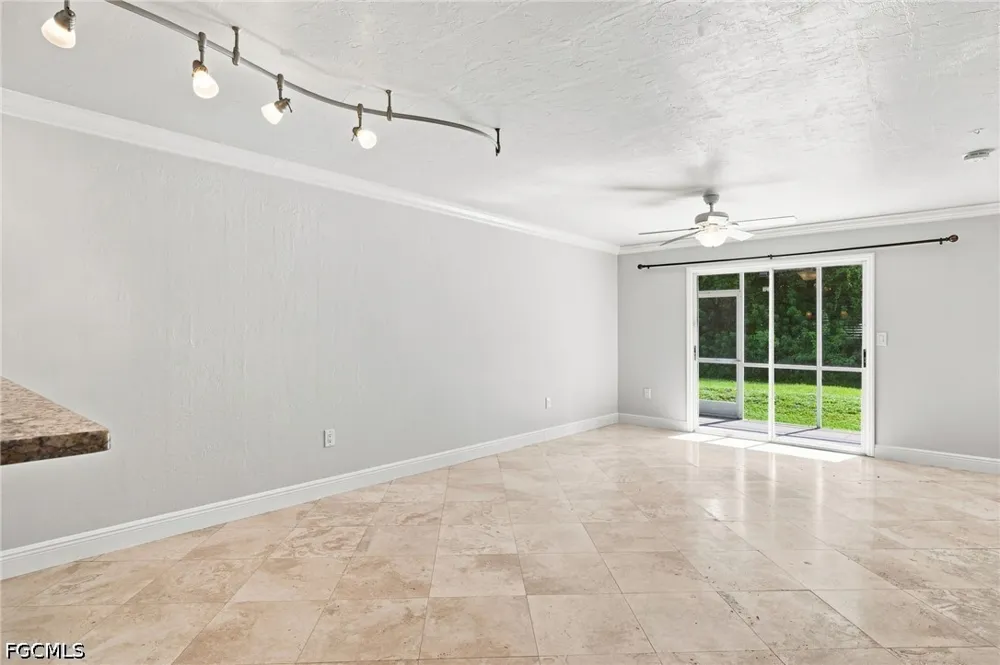 Cypress Way E #4 Naples, FL 34110