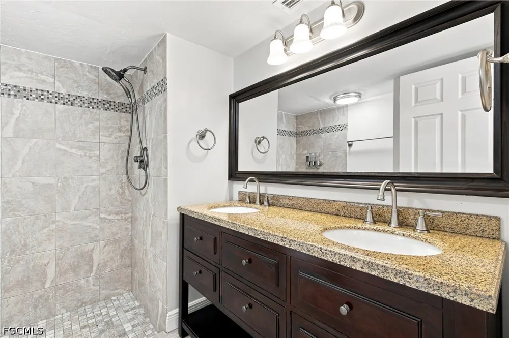 Cypress Way E #4 Naples, FL 34110