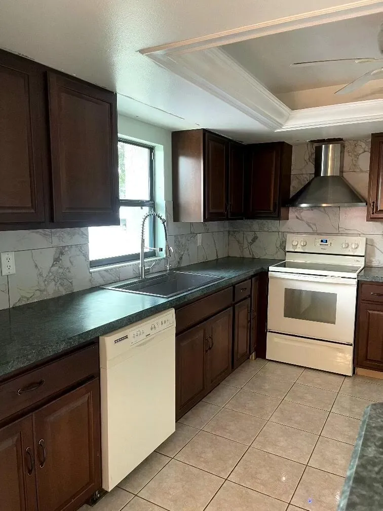 15 A MIRACLE AVENUE 