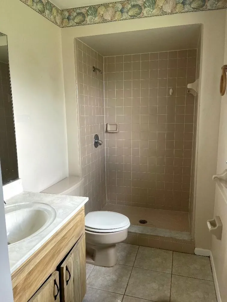 15 A MIRACLE AVENUE 