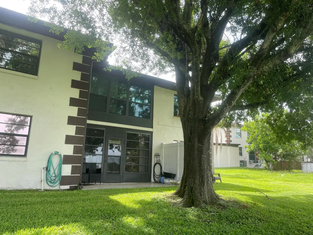 15 A MIRACLE AVENUE 