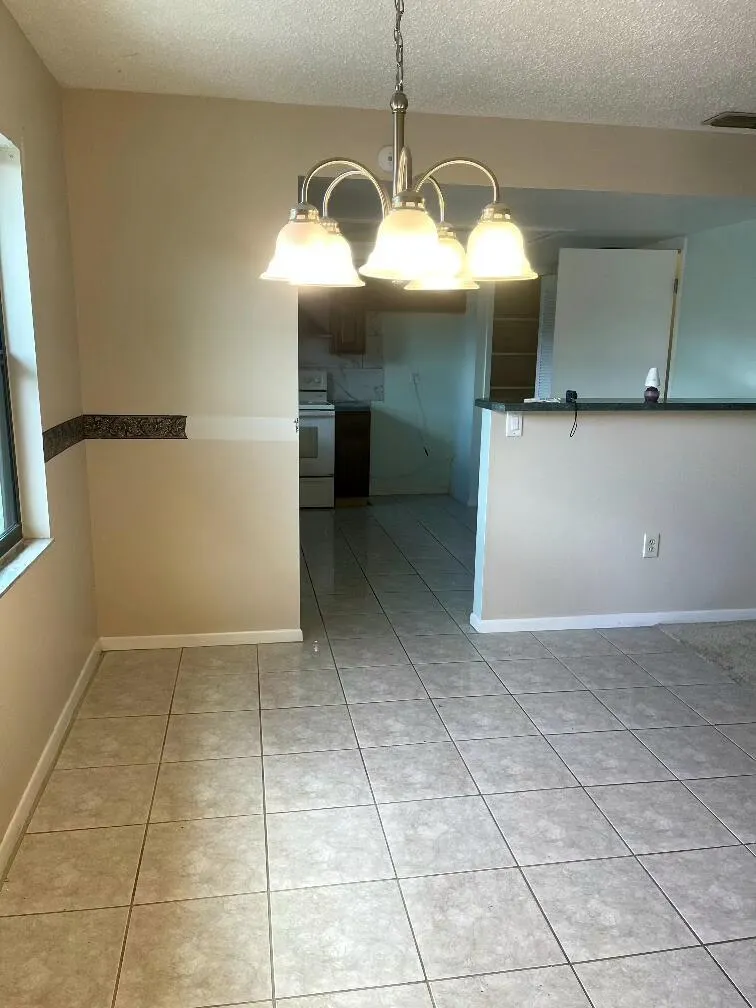 15 A MIRACLE AVENUE 