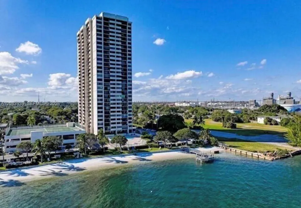 5600 Flagler Dr #1502 West Palm Beach, FL 33407