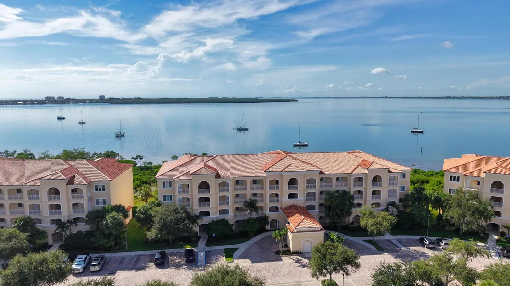 25 HARBOUR ISLE DRIVE W #104 Fort Pierce, FL 34949