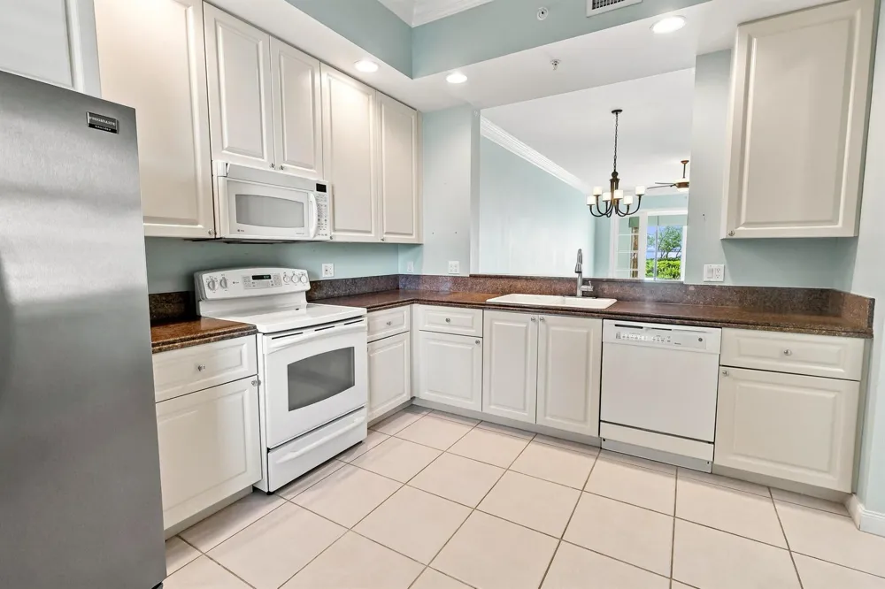 25 HARBOUR ISLE DRIVE W #104 Fort Pierce, FL 34949