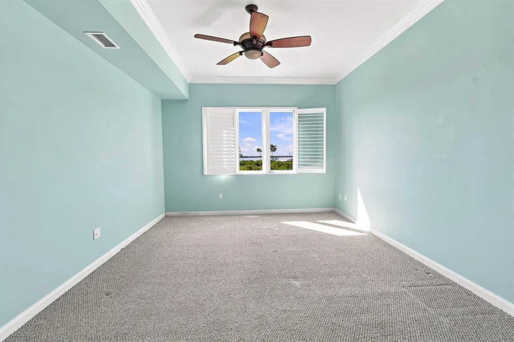 25 HARBOUR ISLE DRIVE W #104 Fort Pierce, FL 34949